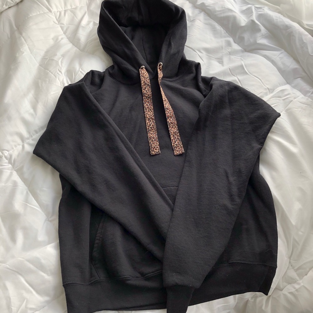 HOODIE WITH LEOPARD DRAWSTRING